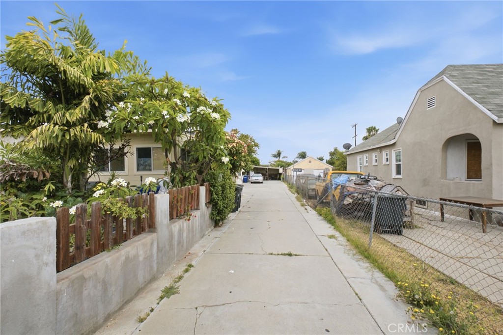 538 S Fetterly Avenue Property Photo 4