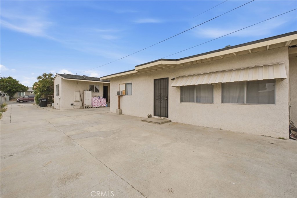 538 S Fetterly Avenue Property Photo 6