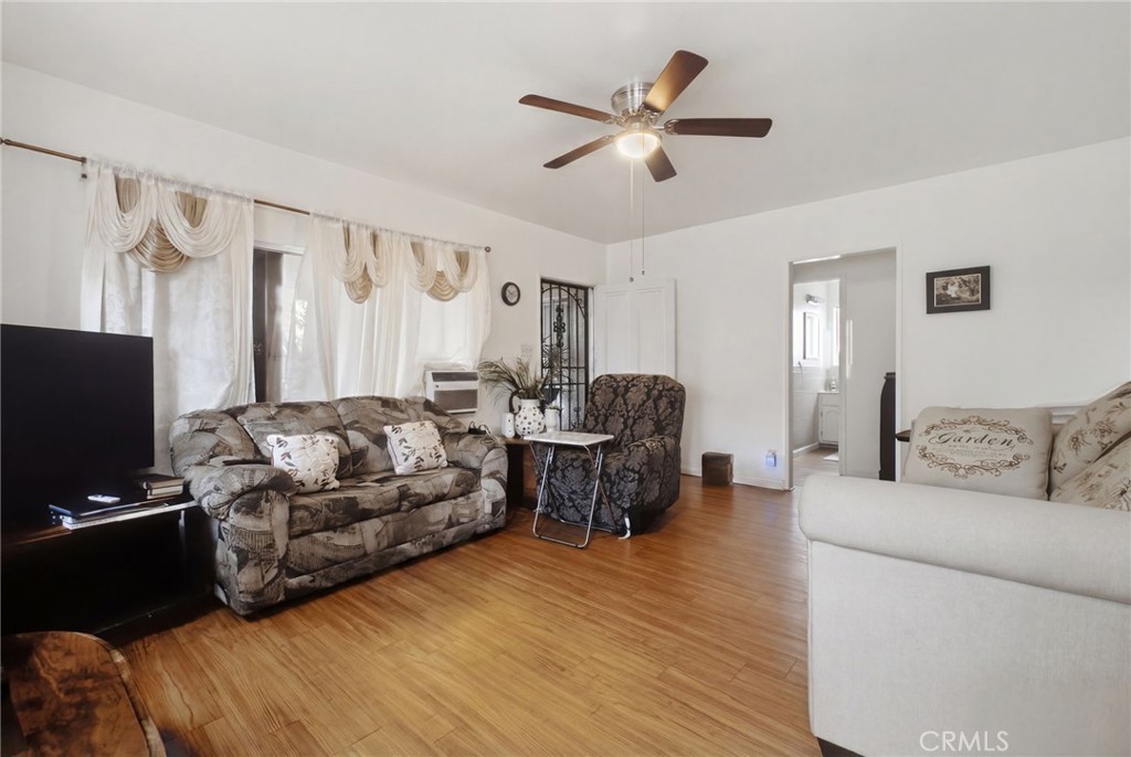 538 S Fetterly Avenue Property Photo 10