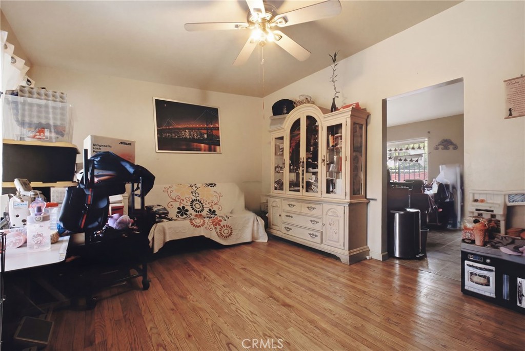 538 S Fetterly Avenue Property Photo 12