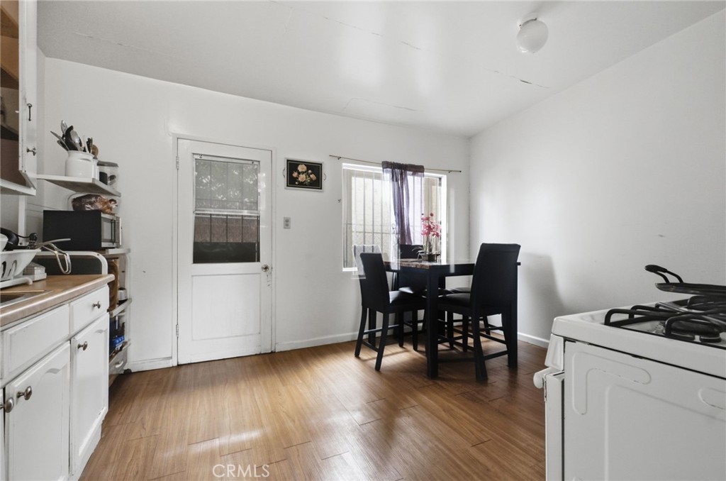 538 S Fetterly Avenue Property Photo 16