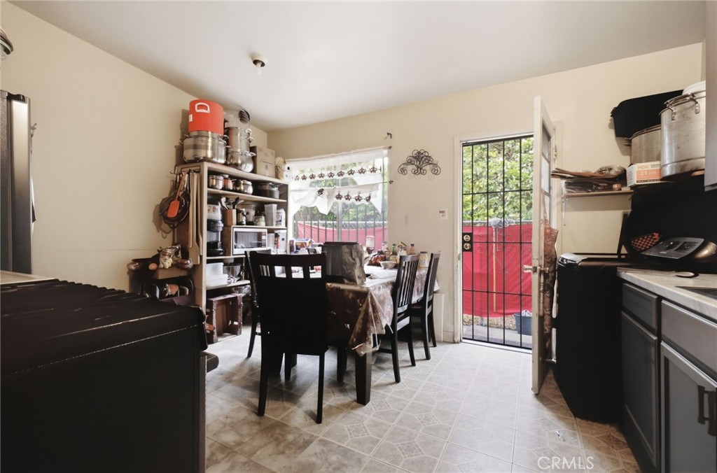 538 S Fetterly Avenue Property Photo 18