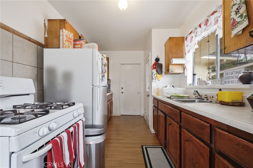 538 S Fetterly Avenue Property Photo 20
