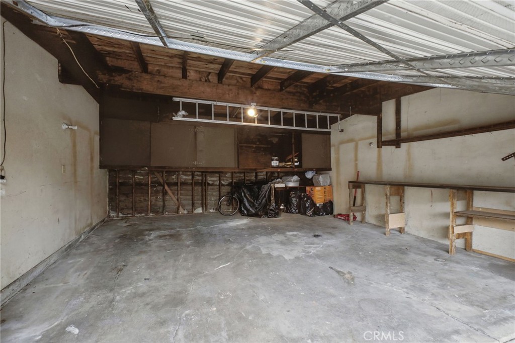538 S Fetterly Avenue Property Photo 33