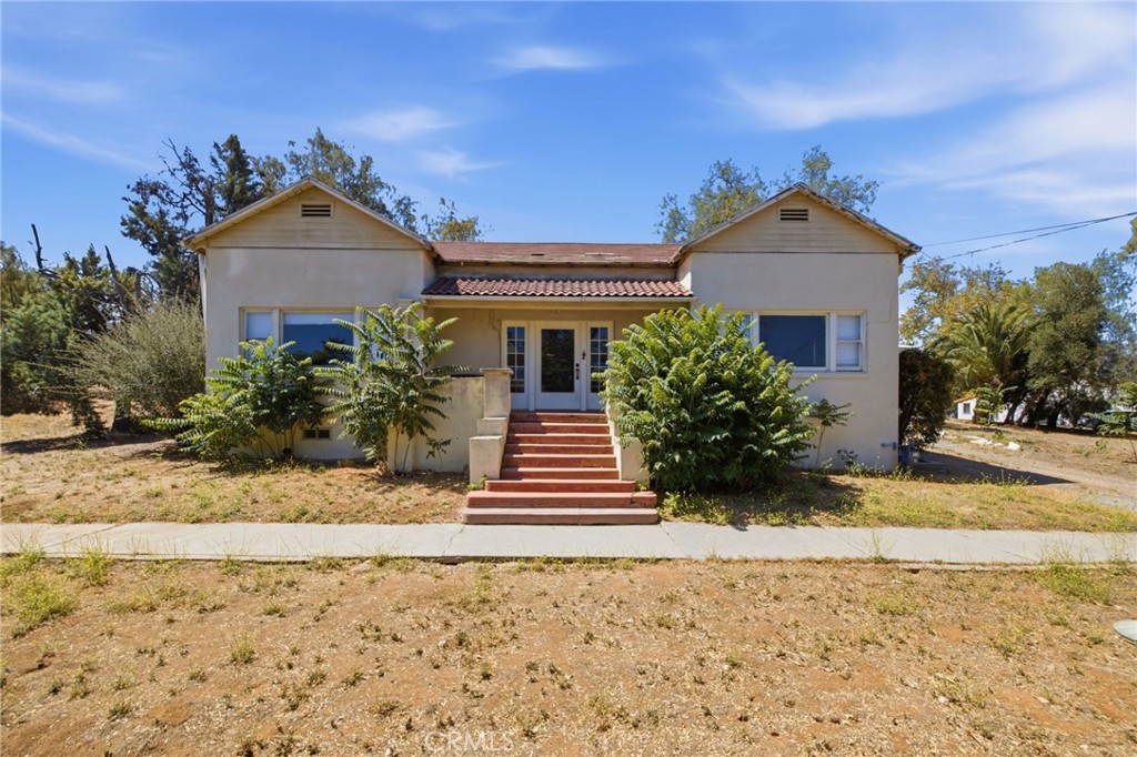 1464 Pacific Street Property Photo 3