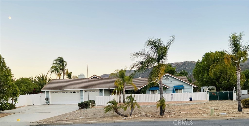 15025 Amorose Property Photo 2