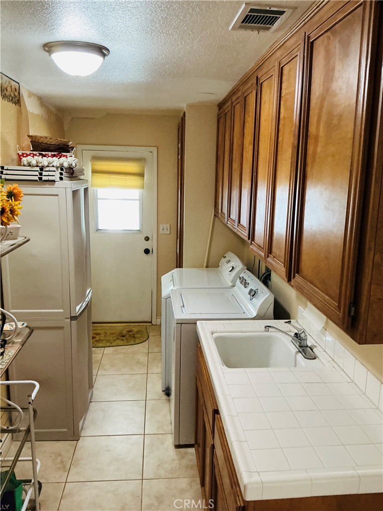 15025 Amorose Property Photo 9