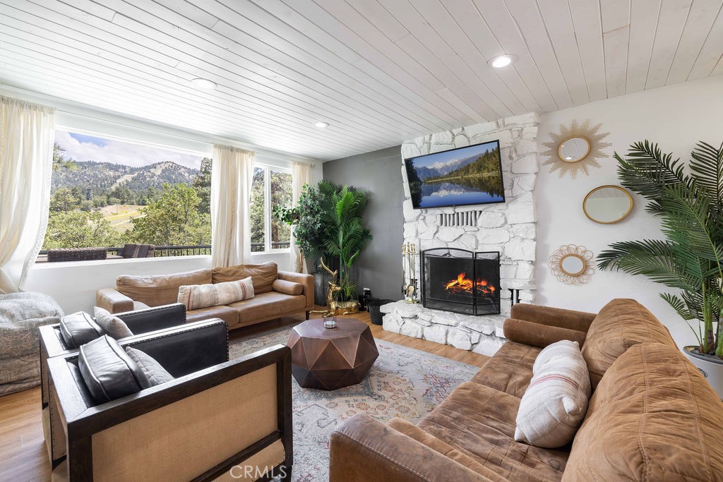 1289 Balsam Property Photo 1