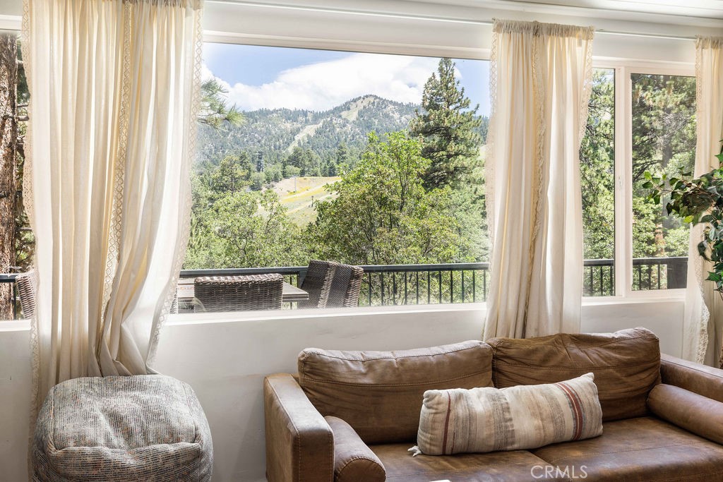 1289 Balsam Property Photo 3