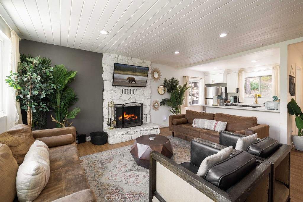 1289 Balsam Property Photo 11