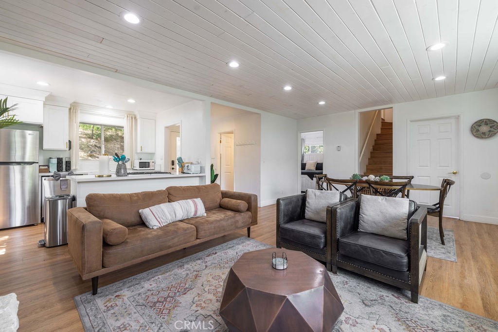 1289 Balsam Property Photo 12