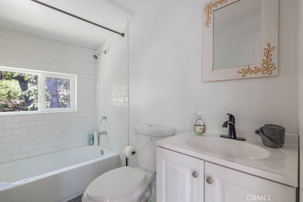 1289 Balsam Property Photo 29