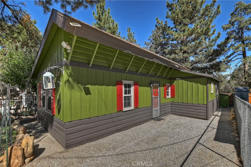 571 Pine Lane Property Photo 4