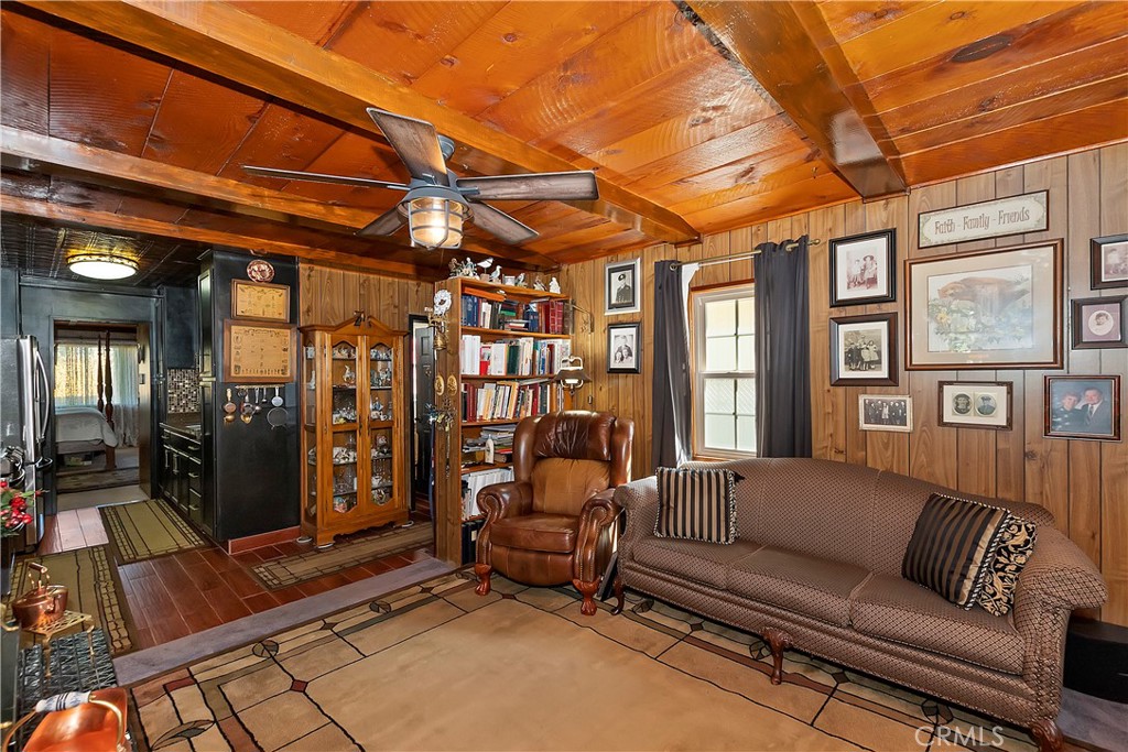 571 Pine Lane Property Photo 8