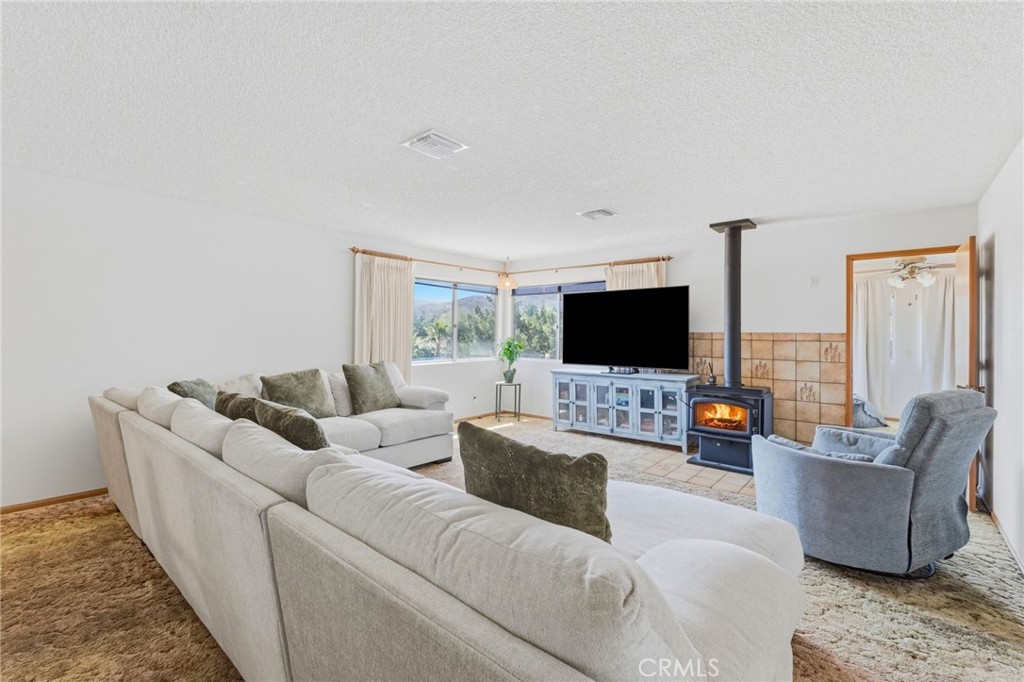 40330 Indian Tree St Property Photo 4
