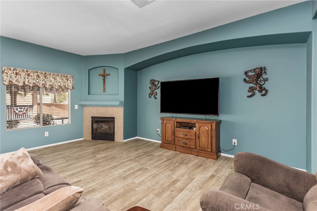 933 Driftwood Property Photo 5