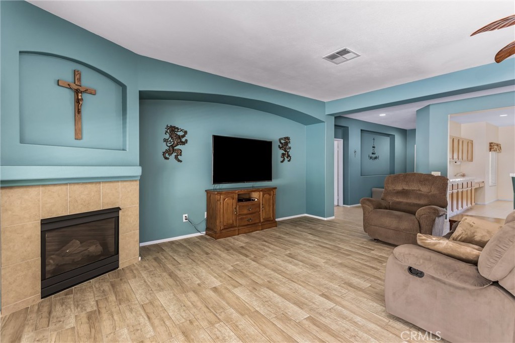 933 Driftwood Property Photo 6