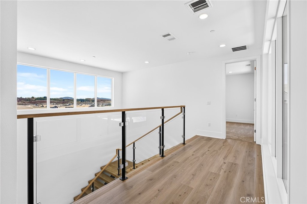 39724 Larkspur Terrace Property Photo 19