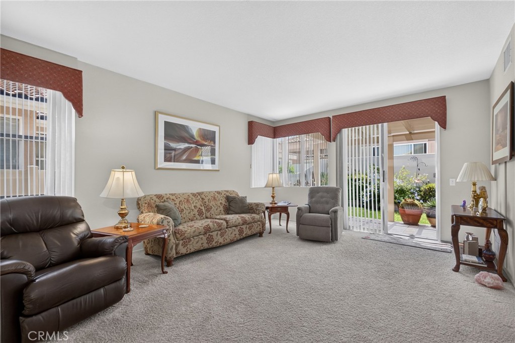 5886 Myrtle Beach Drive Property Photo 5