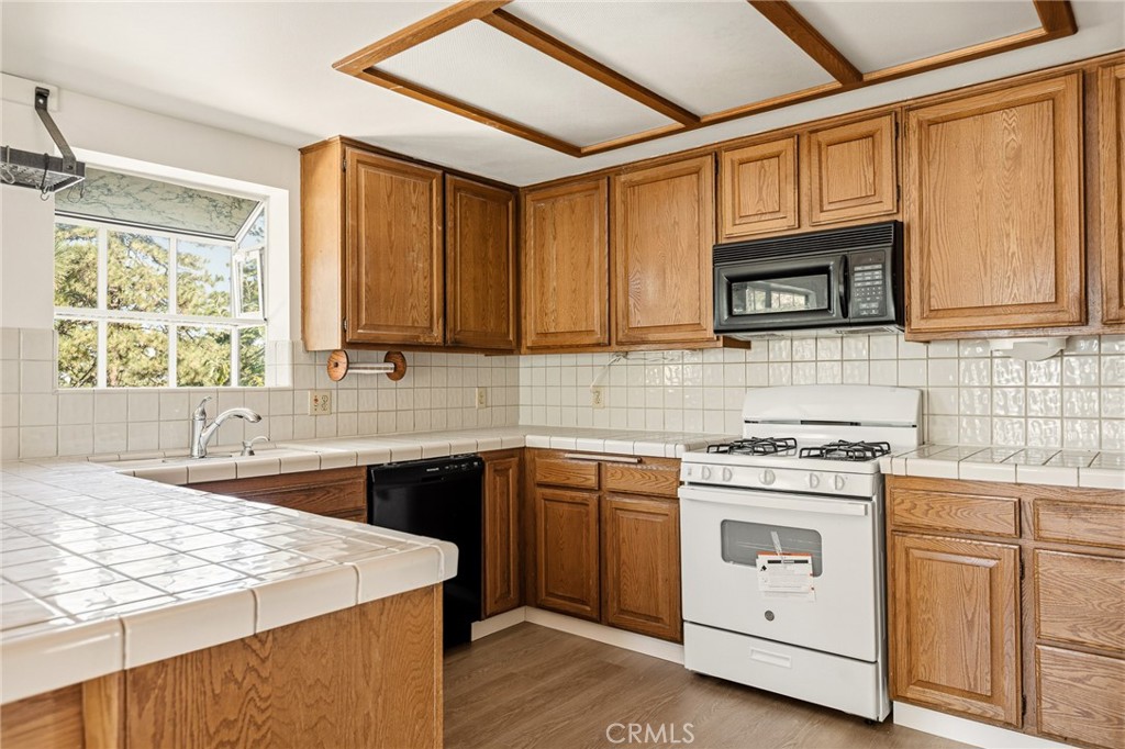 30930 Glen Oak Property Photo 6