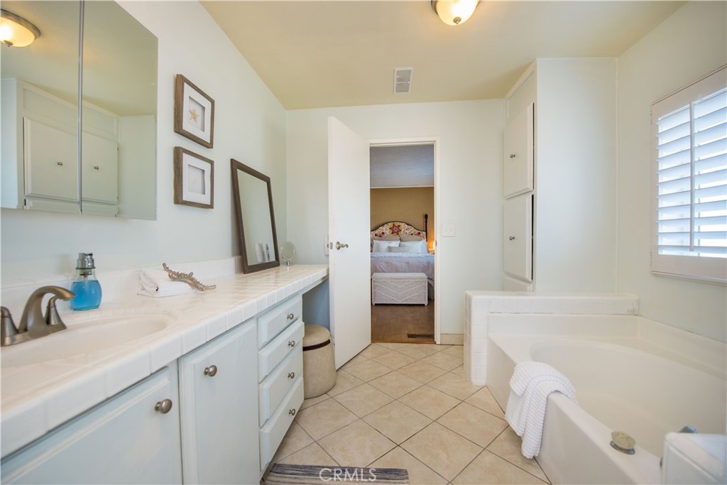 2275 W 25th Street 12 Property Photo 31