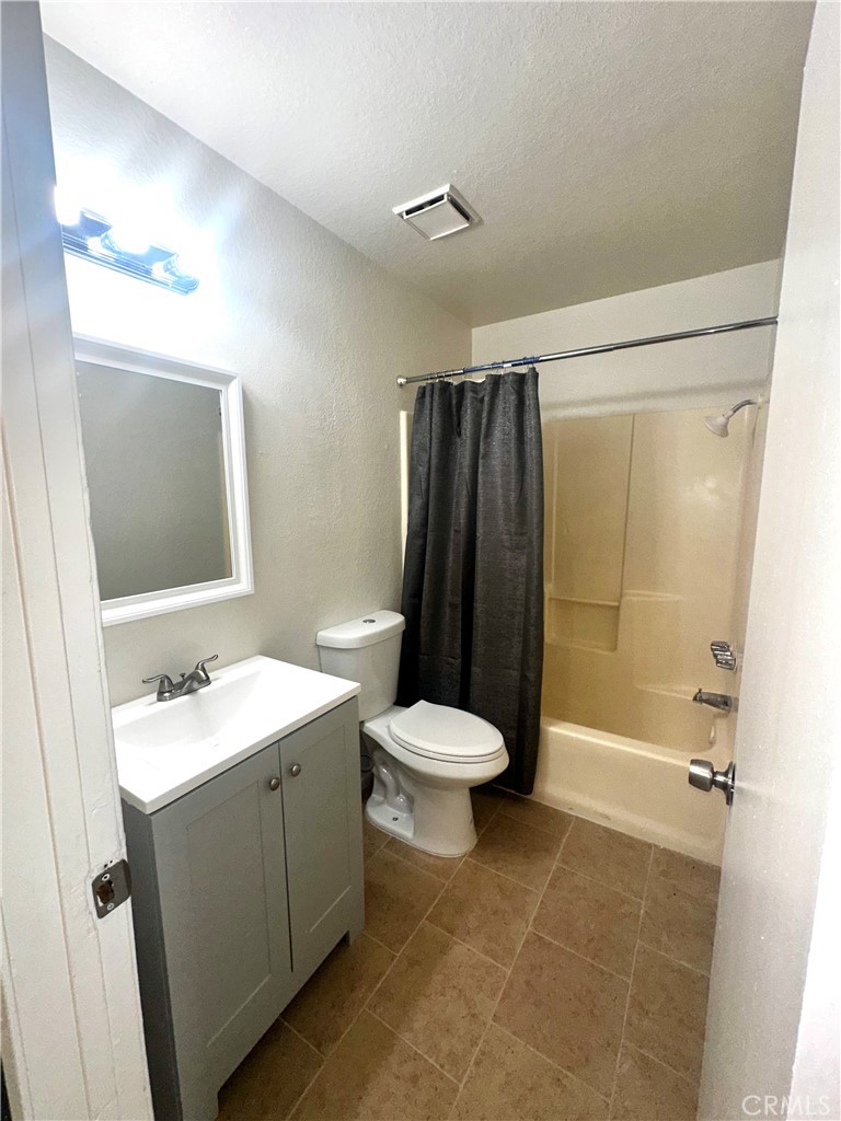 11661 11663 White Avenue 6 Property Photo 4