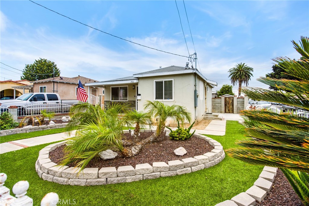 1502 Lakme Avenue Property Photo 3