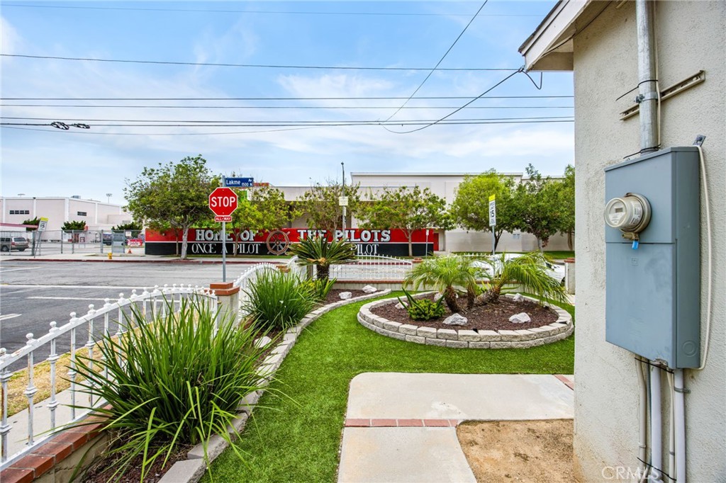 1502 Lakme Avenue Property Photo 4