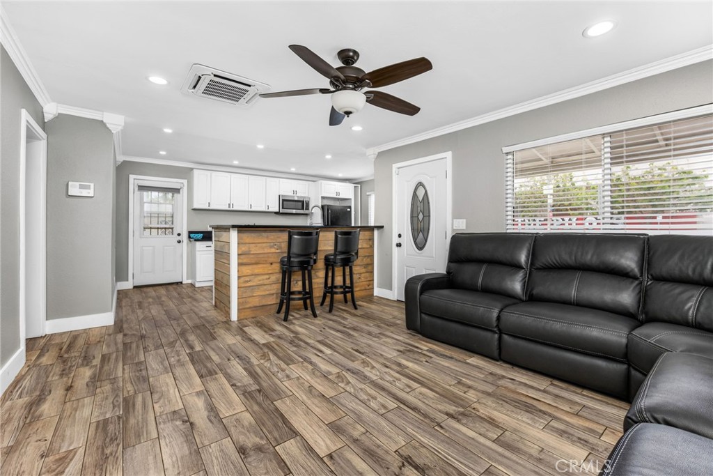1502 Lakme Avenue Property Photo 6