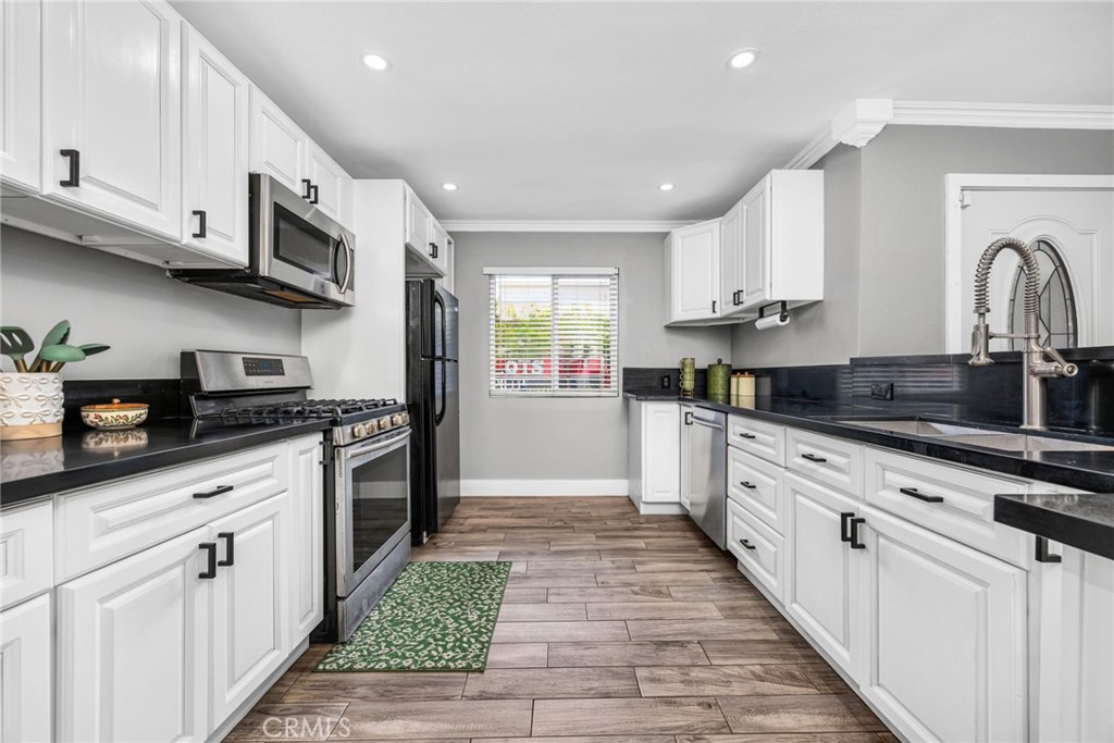 1502 Lakme Avenue Property Photo 8
