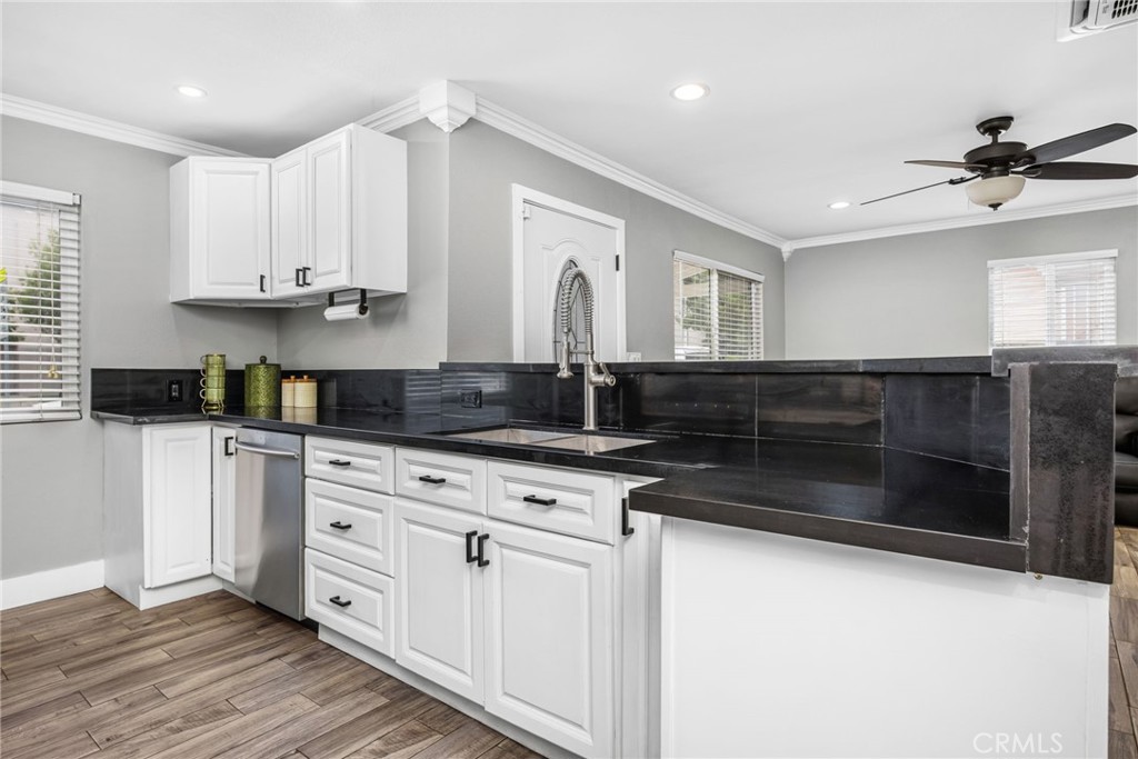 1502 Lakme Avenue Property Photo 10