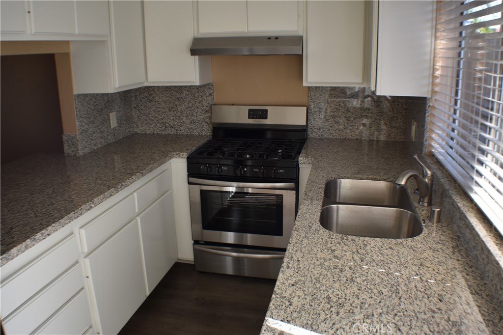 220 W 3rd 101 Property Photo 3