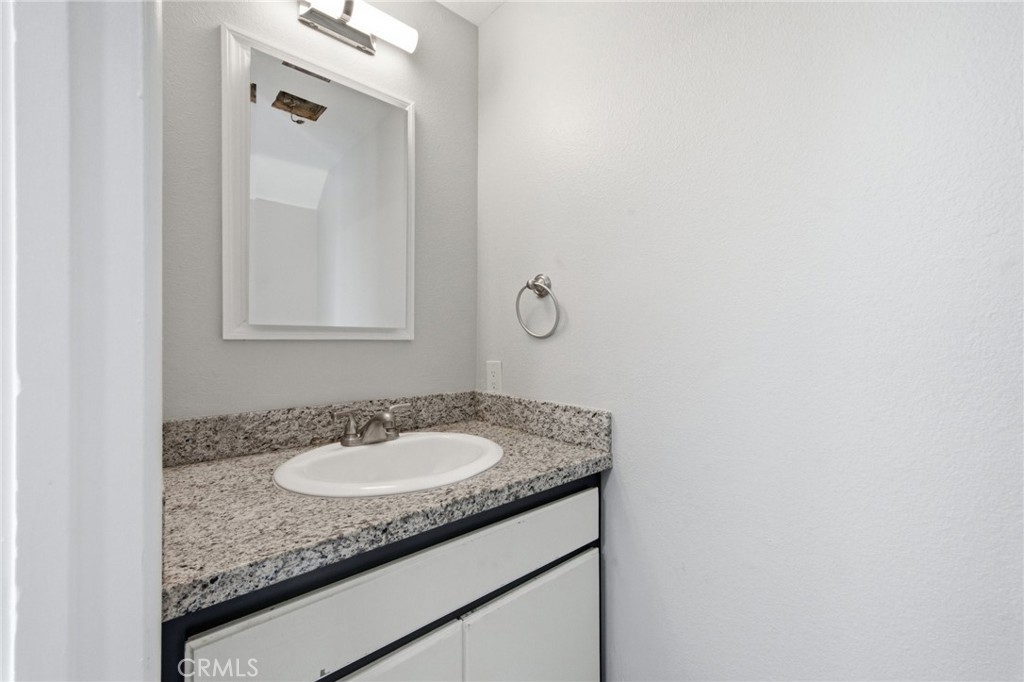 220 W 3rd 101 Property Photo 23