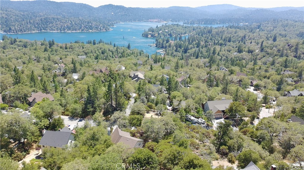 1251 Glacier Drive Property Photo 10