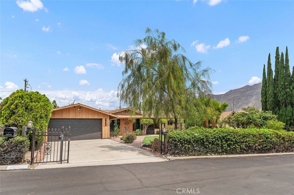 20505 Claremont Avenue Property Photo 4