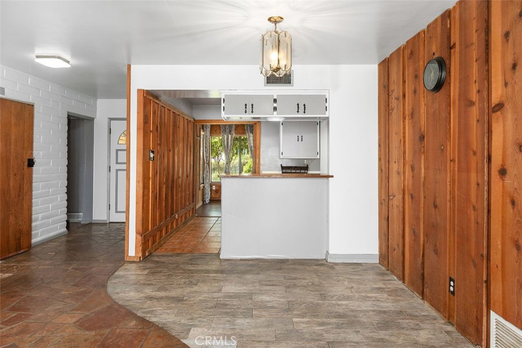 20505 Claremont Avenue Property Photo 14