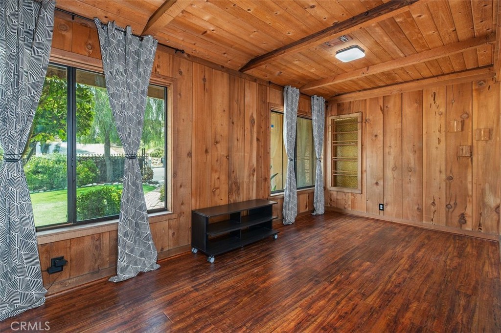 20505 Claremont Avenue Property Photo 15
