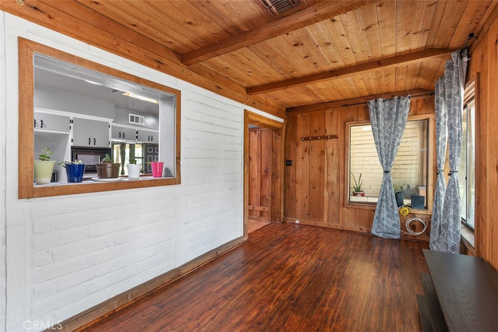 20505 Claremont Avenue Property Photo 16