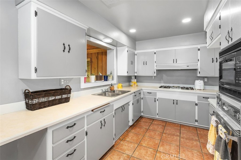 20505 Claremont Avenue Property Photo 18
