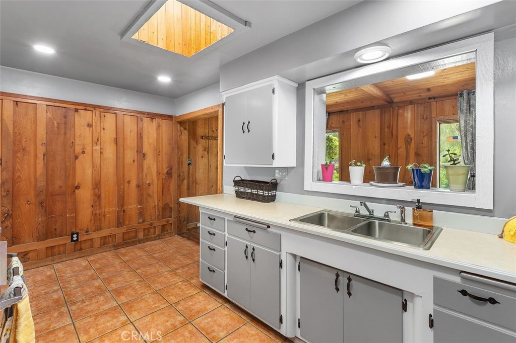 20505 Claremont Avenue Property Photo 20