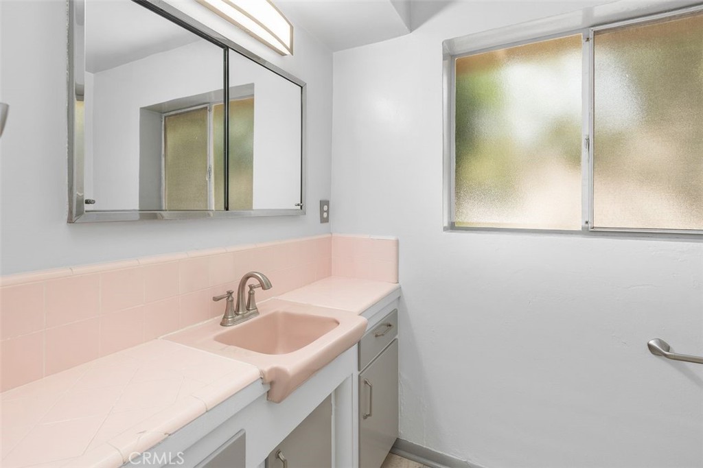 20505 Claremont Avenue Property Photo 33