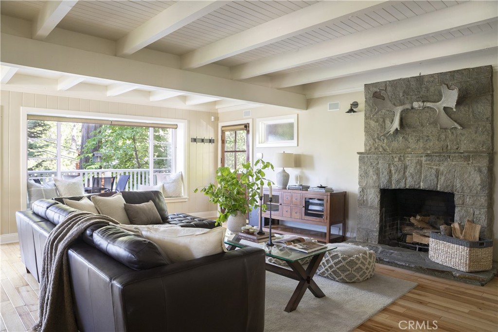 27780 Lakes Edge Road Property Photo 2