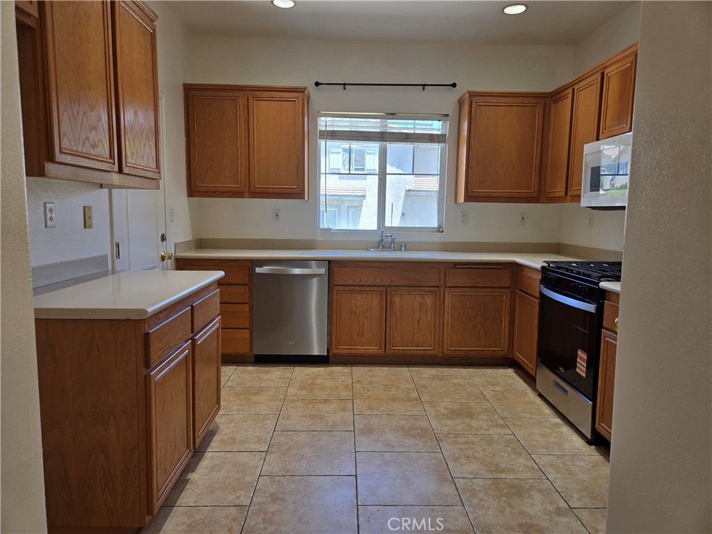 481 N Pinewood Property Photo 6