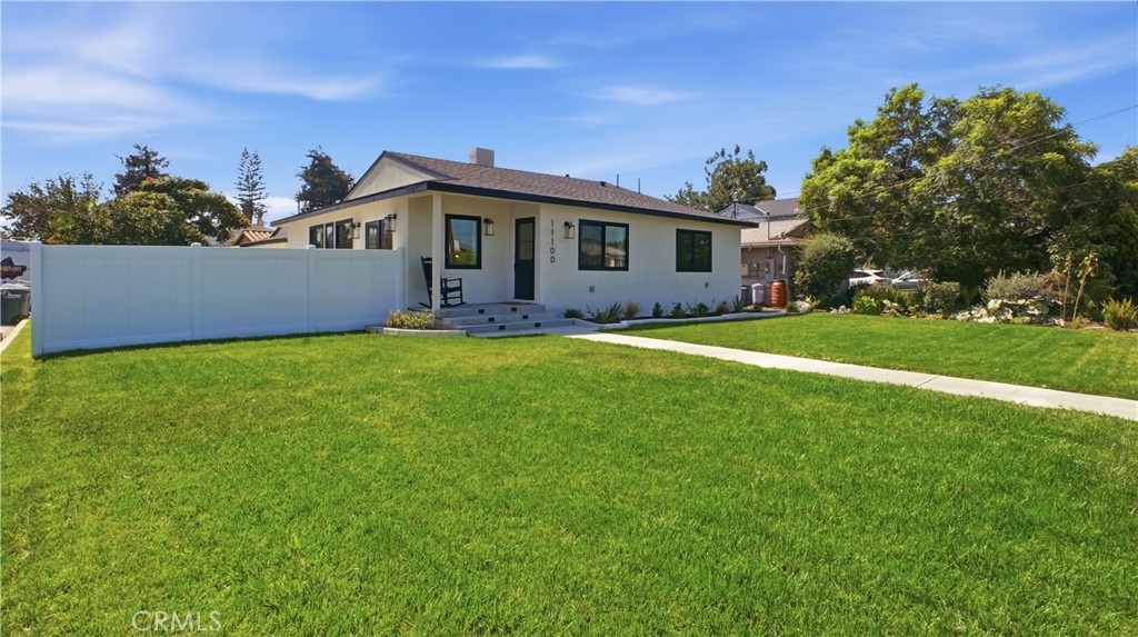 11100 Greenlawn Property Photo