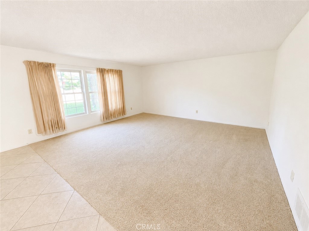139 E Cypress Property Photo 6