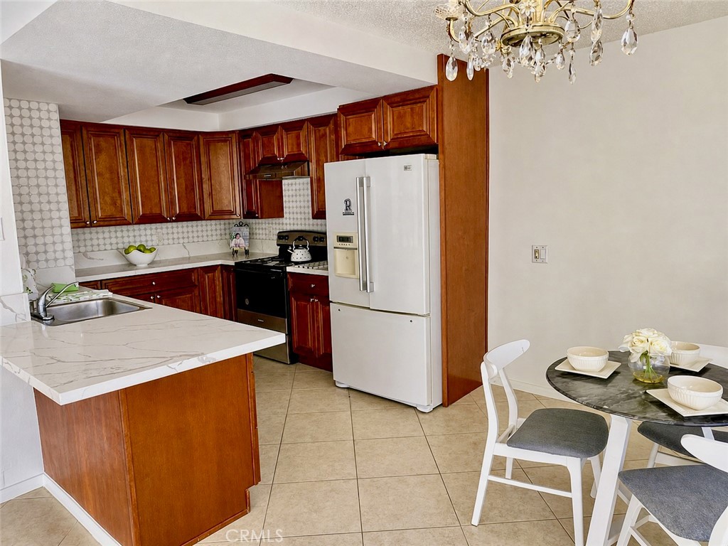 139 E Cypress Property Photo 10
