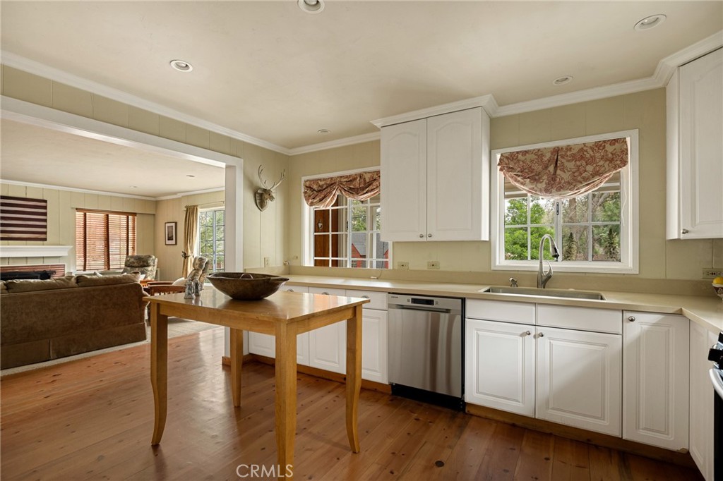 248 Oak Property Photo 7
