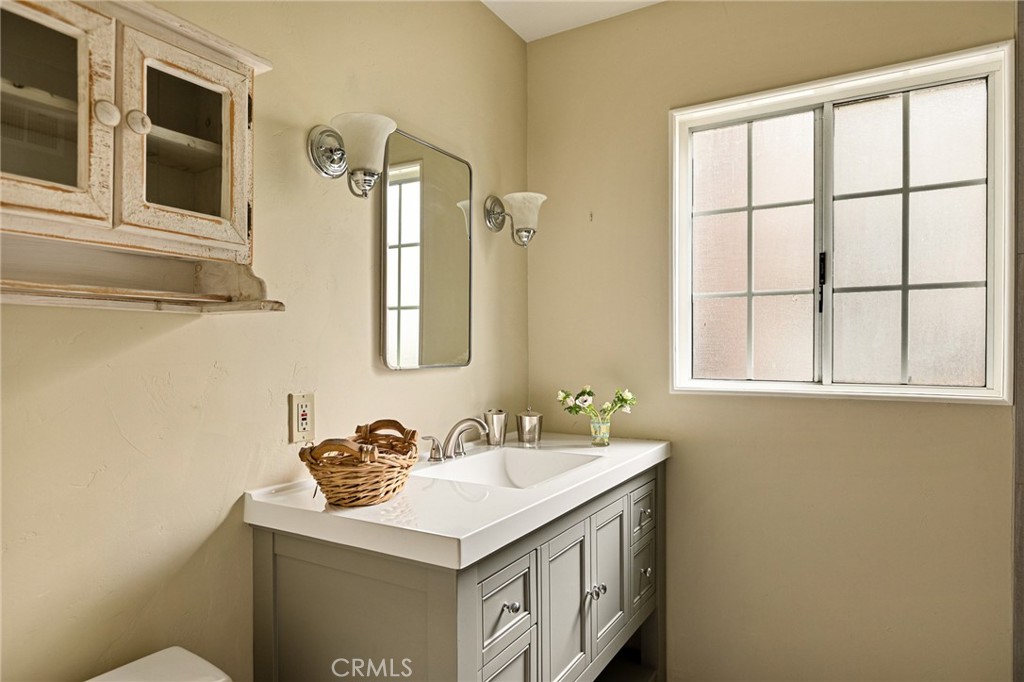 248 Oak Property Photo 16