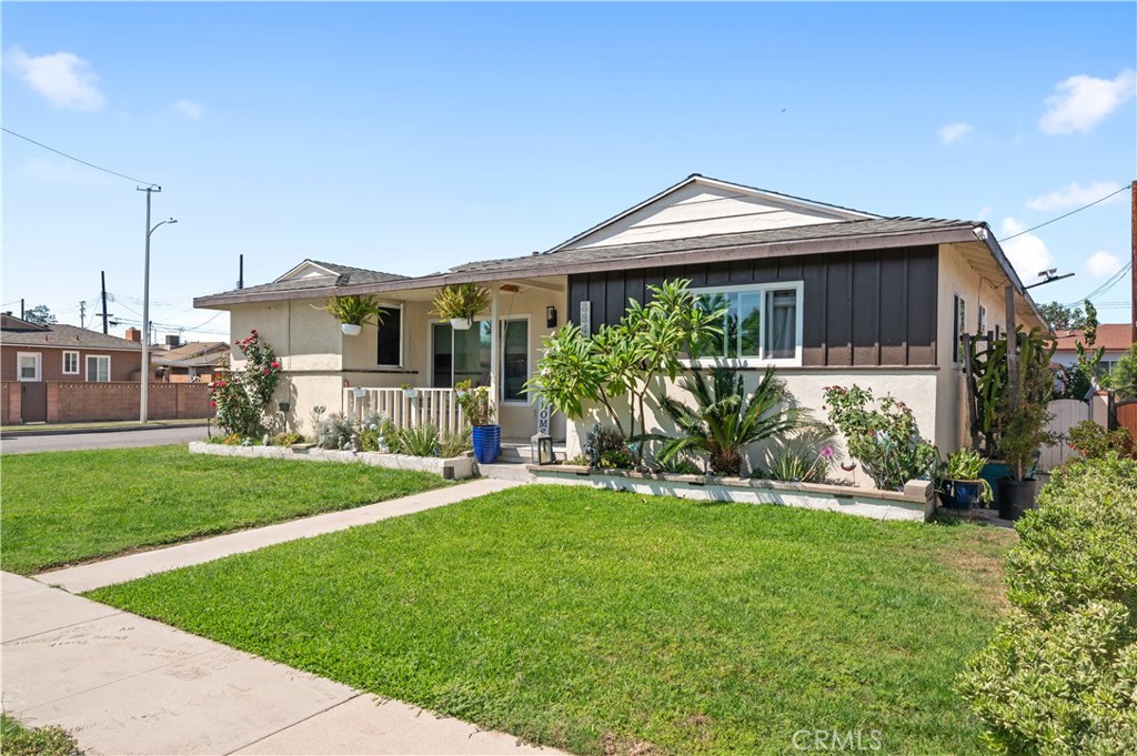 8849 Pico Vista Property Photo 3
