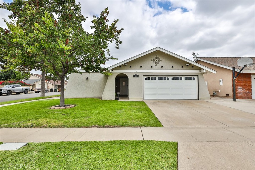 5017 E Holbrook Property Photo 1